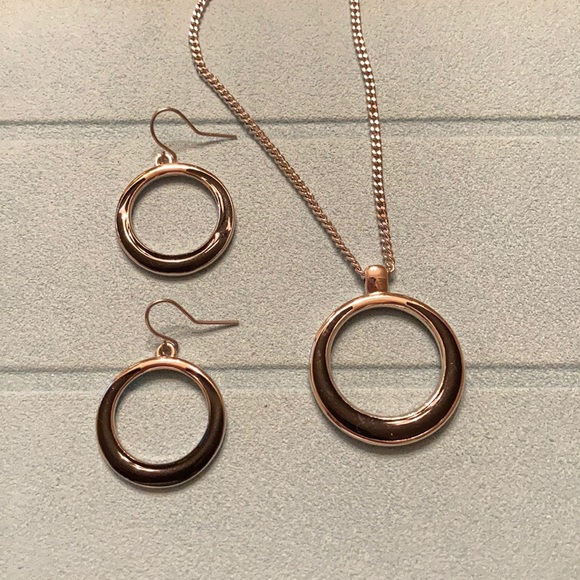 Necklace and earrings set - Picture 1 of 4